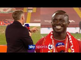 « Tu sais que je t’aime Bien! » | Jamie Carragher avoue son amour à Sadio Mane dans une interview hilarante