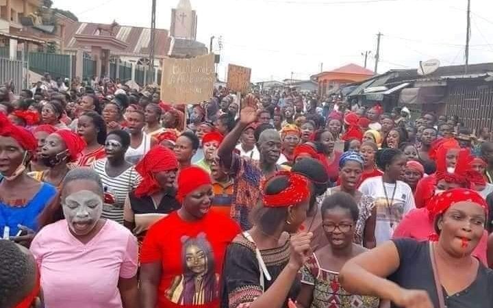 Côte d’Ivoire : Les femmes de l’opposition marchent contre le 3è mandat de Ouattara (20 Photos)