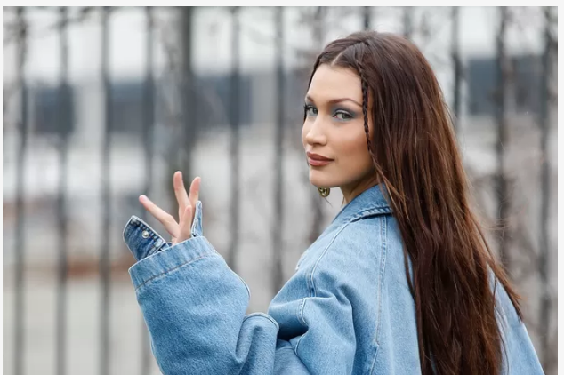 Bella Hadid fait un doigt d’honneur à des policiers: “Portez votre masque”