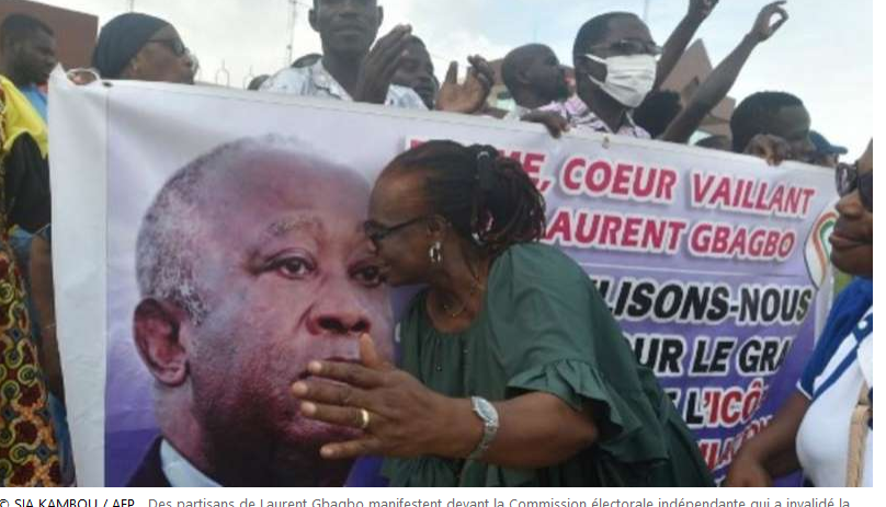 Côte d’Ivoire: les soutiens de Laurent Gbagbo déposent sa candidature pour les élections