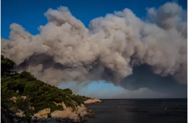 Le feu presque maîtrisé près de Marseille: “C’était la panique”