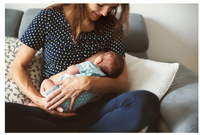 Semaine mondiale de l’allaitement maternel : « Mes seins ont changé, et c’est parfois compliqué »