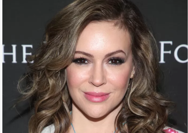 Alyssa Milano raconte son combat contre le coronavirus : “J’ai cru mourir”