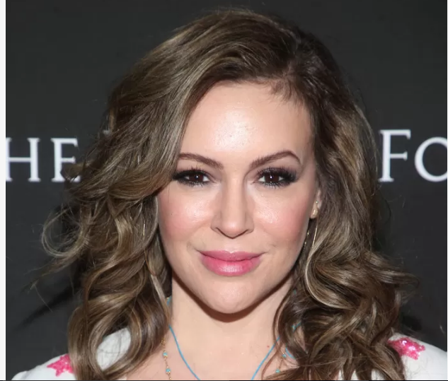 Alyssa Milano raconte son combat contre le coronavirus : “J’ai cru mourir”