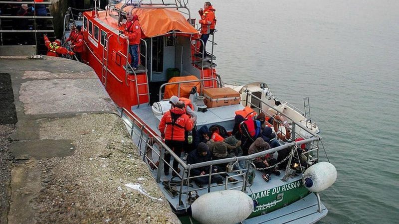 Manche: Londres préoccupé par l’afflux de bateaux de migrants venus de France