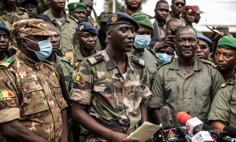 Mali: la junte propose une transition de trois ans dirigée par un militaire