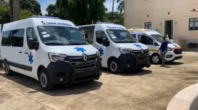 Lutte contre la COVID-19 : Le Sénégal fait un don de 03 ambulances médicalisées à la Guinée-Bissau (photos)