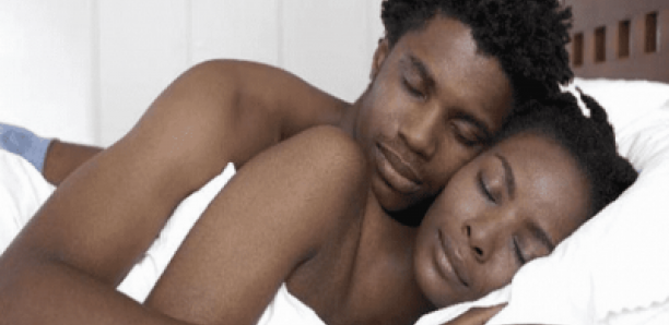 5 raisons pour lesquelles les couples devraient dormir nus