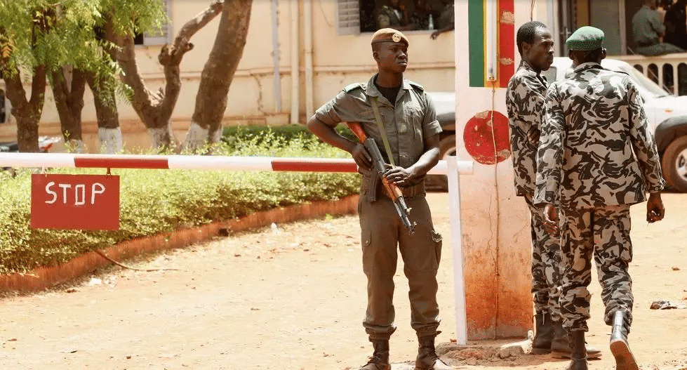 Inquiétudes au Mali après des coups de feu dans le camp militaire de Kati