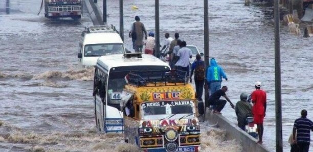 Macky Sall réclame au gouvernement ‘’un rapport détaillé’’ sur la lutte contre les inondations