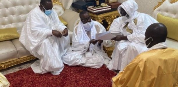 Touba : Les promesses de Macky Sall devant Serigne Mountakha