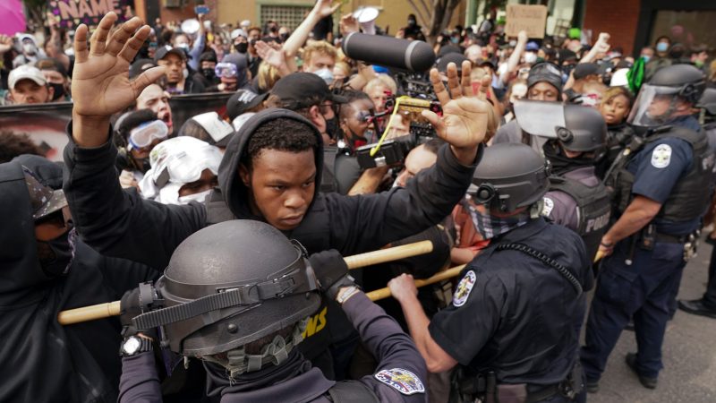 Deux policiers abattus au milieu des manifestations de Louisville contre la décision de Breonna Taylor