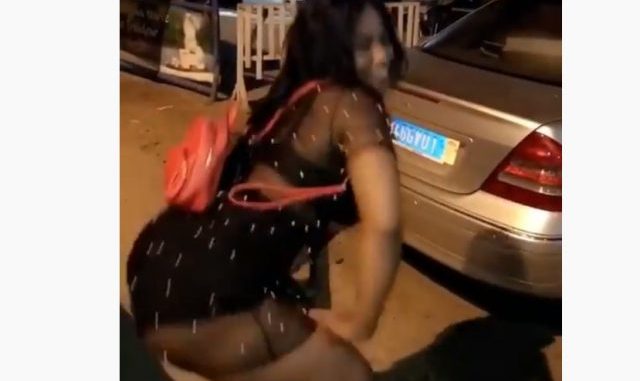 Vidéo –Incroyable-Le « Leumbeul » hot de cette fille fait jaser la toile