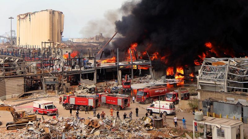 La colère des Libanais ravivée par un incendie sur le port de Beyrouth