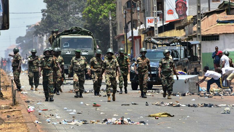 Guinée : Cellou Dalein Diallo confiné à son domicile, les images de la descente militaire