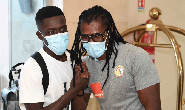 ( Photos) Arrivée des lions dans la tanière, à l’hôtel Farah de rabat accueillis par Coach Aliou Cissé