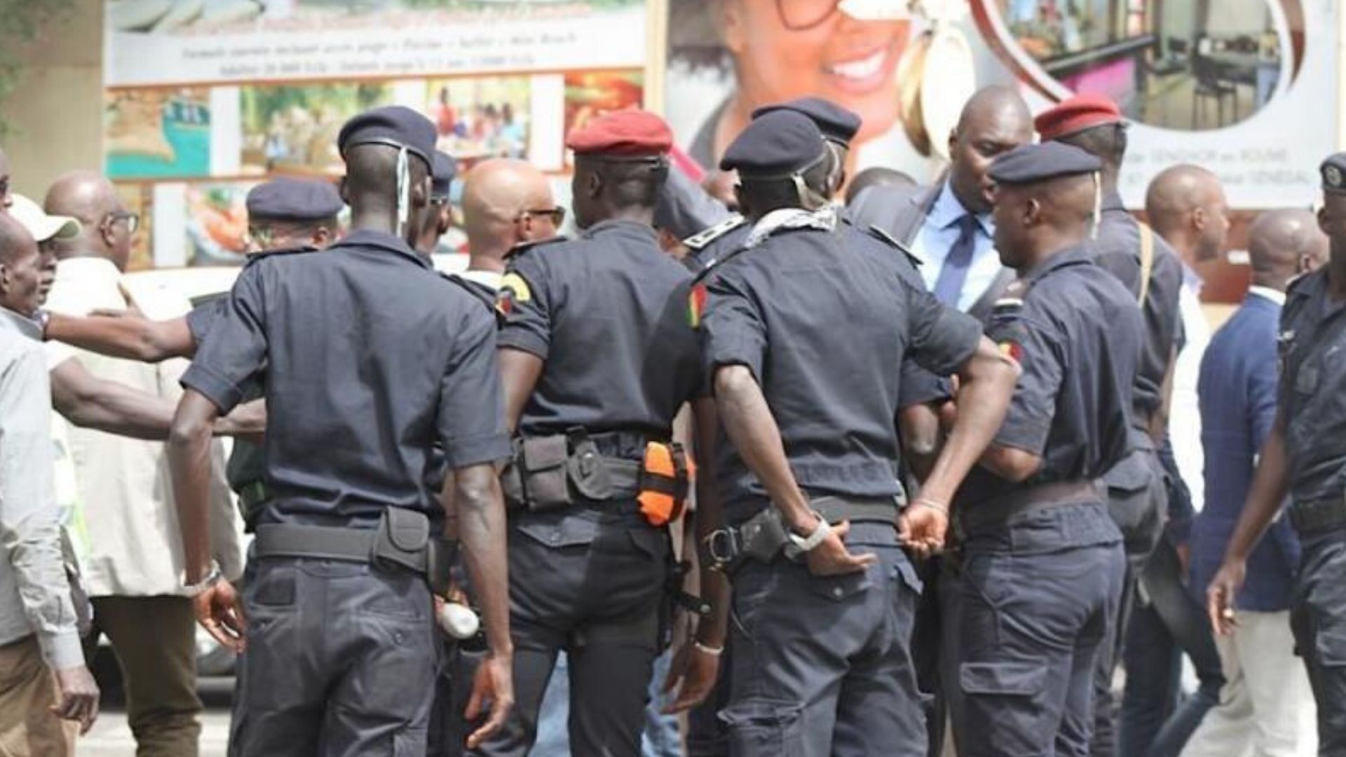 Agression de la camerawoman de Dakaractu : 4 policiers entendus par la DISS