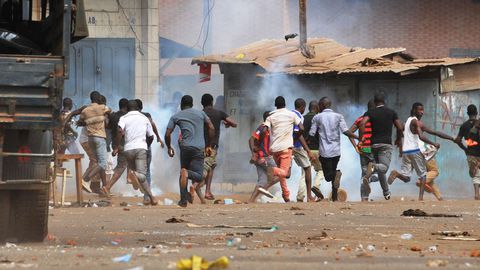 Présidentielle en Guinée : des violences éclatent dans les rues de Conakry après la victoire d’Alpha Condé