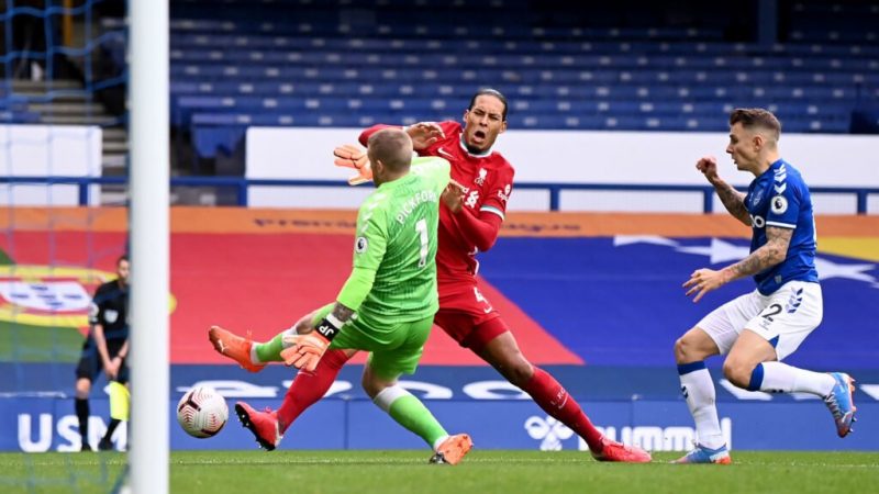 Liverpool: Sanction pour l’arbitre de la VAR après la blessure de Van Dijk