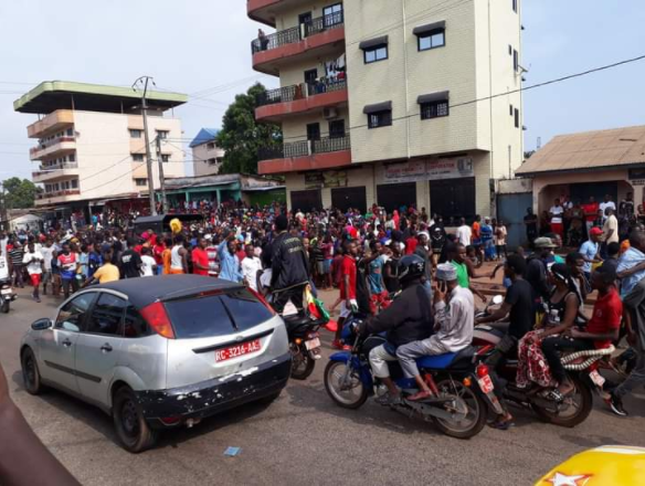 [PHOTOS] Effervescence à Conakry après la déclaration de victoire de Cellou Dallein Diallo