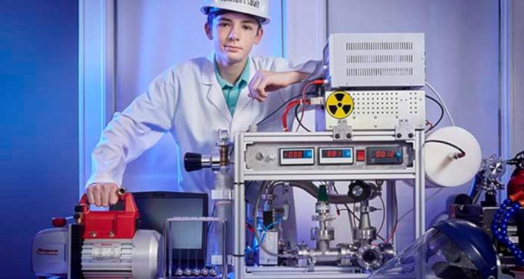 Un enfant de 13 ans réalise une fusion nucléaire dans sa maison !