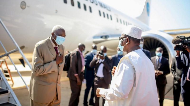 Visite officielle : Arrivée de Bah Ndaw, président de la transition malienne, à Dakar (photos)