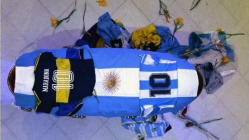 L’incroyable dernier hommage du peuple argentin à Diego Maradona (Images)