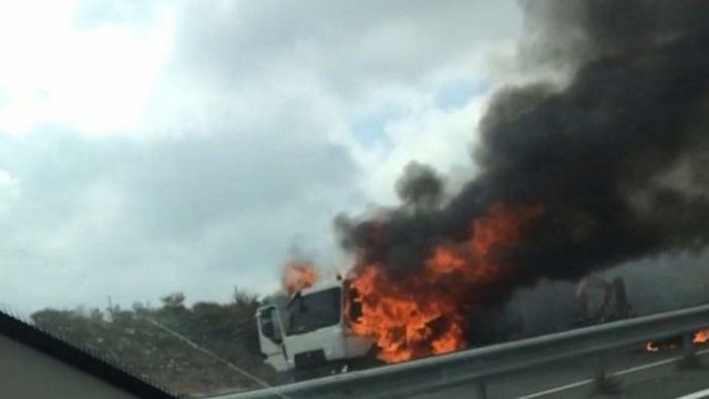 Un camion-citerne Malien transportant 55.000 litres de Gasoil se renverse et explose