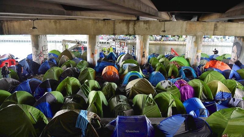 France : Un campement de plus de 2 000 migrants démantelé à Paris !