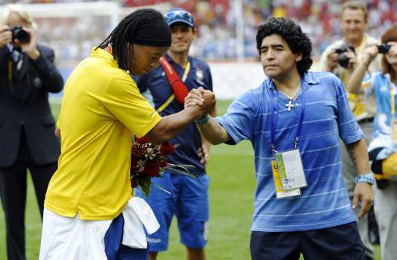 La réaction de Ronaldinho à la disparition de Diego Maradona…