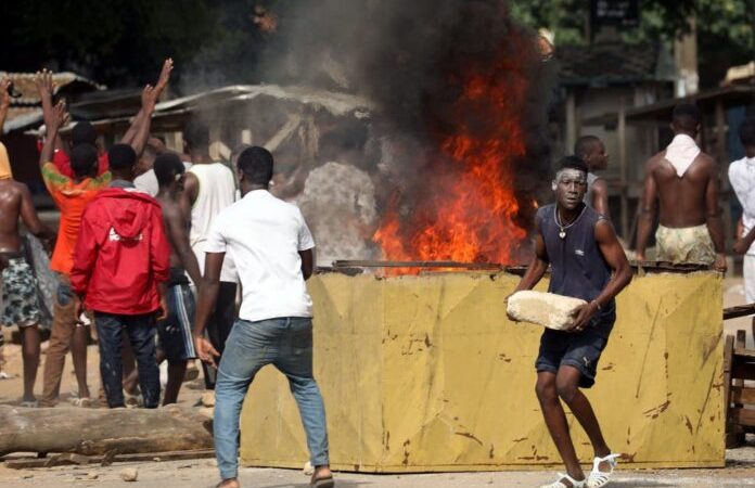 Présidentielle en Cote d’Ivoire : Les manifestations virent en affrontements communautaires, un écolier brûlé vif