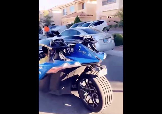 La magnifique voiture à trois roues du milliardaire Mo Gates… (Vidéo)