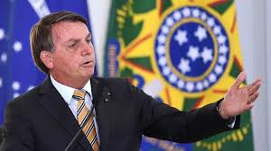 Bolsonaro trouve que le Brésil est « un pays de pédés » face au Covid