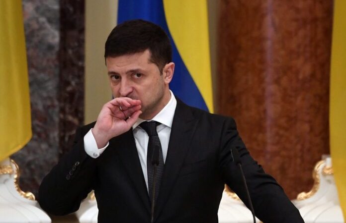 Ukraine/Covid-19 : Le président Volodymyr Zelensky testé positif