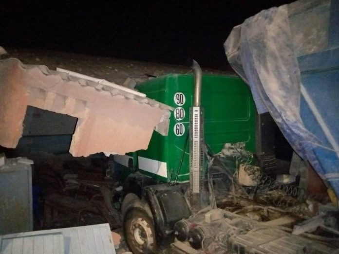 (photos) Accident à Rufisque : Un camion finit sa course dans une salle de classe…