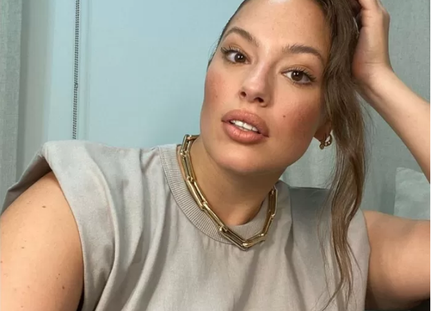 Fière de son corps, Ashley Graham affiche ses courbes et ses vergetures sur Instagram