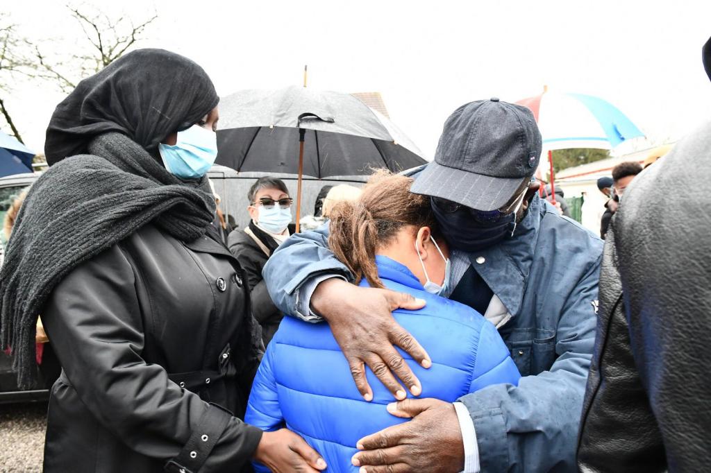 Levée du corps de Pape Bouba : les larmes de sa femme, ses enfants…