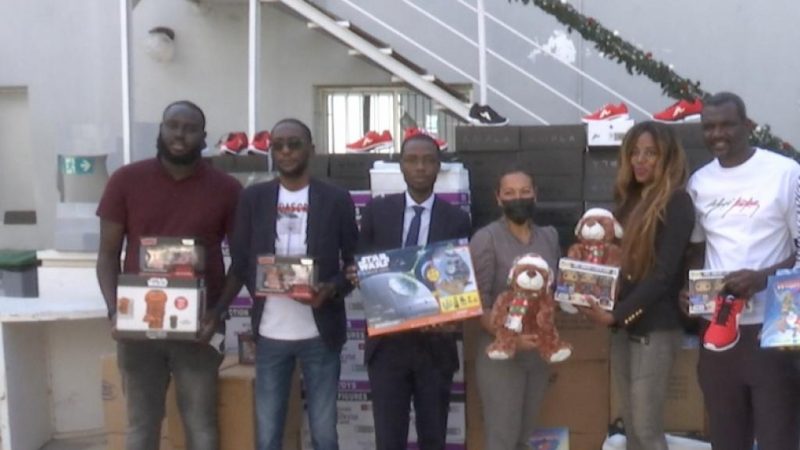 Afrikicks remet un important lot de cadeaux à la Fondation Youssou Ndour