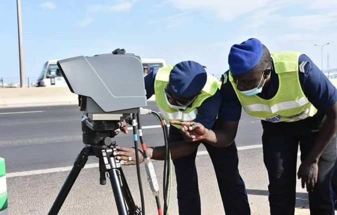 Un radar de contrôle de vitesse installé sur l’autoroute