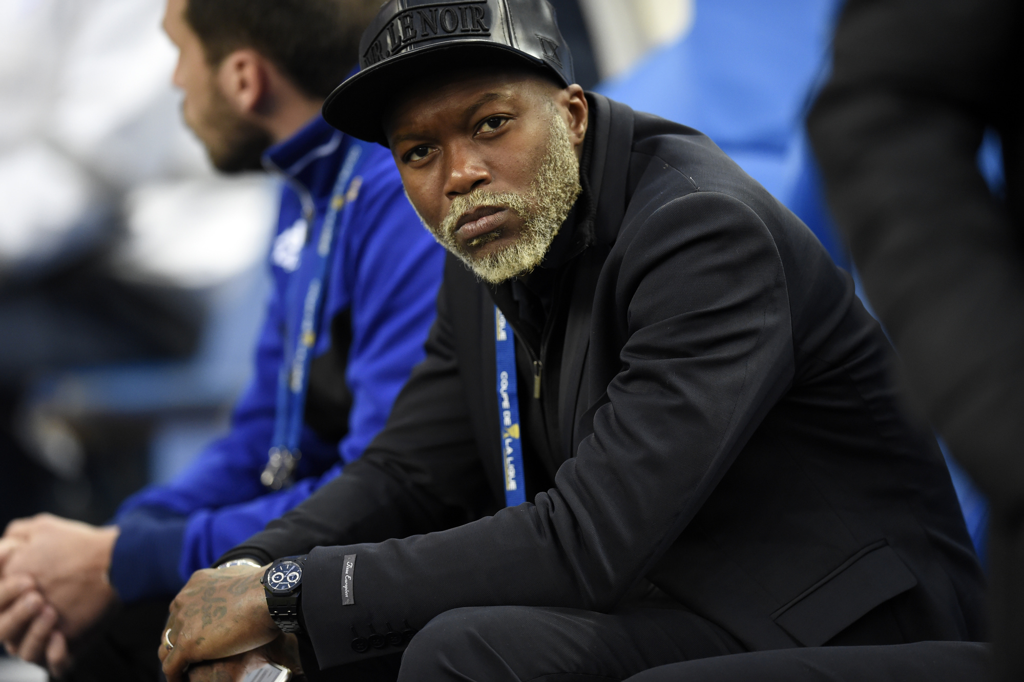 Djibril Cissé au 4e arbitre : “On n’est pas des négros…”