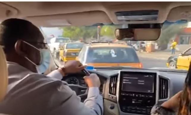 (Video) Sans escorte, Macky Sall se balade à Dakar avec sa fille et affole les réseaux sociaux