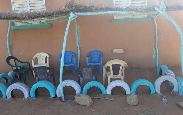 Lycée Barkédji : Une salle de professeurs en palissade de paille