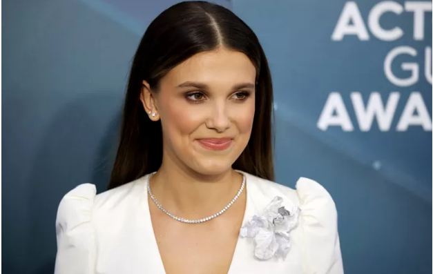 Filmée contre son gré par une fan, Millie Bobby Brown fond en larmes sur Instagram