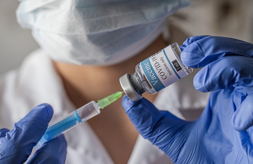 Interpol met en garde sur la potentielle arrivée de faux vaccins COVID-19 sur le marché noir