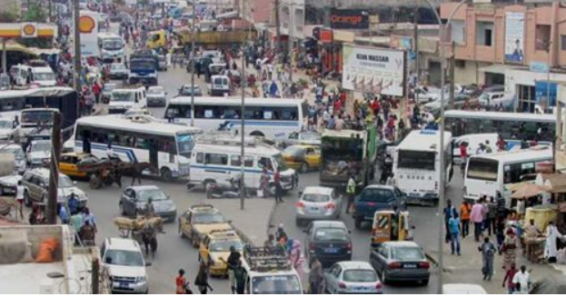 (Vidéo) Couvre-feu à 21h : les Sénégalais se bousculent pour rentrer