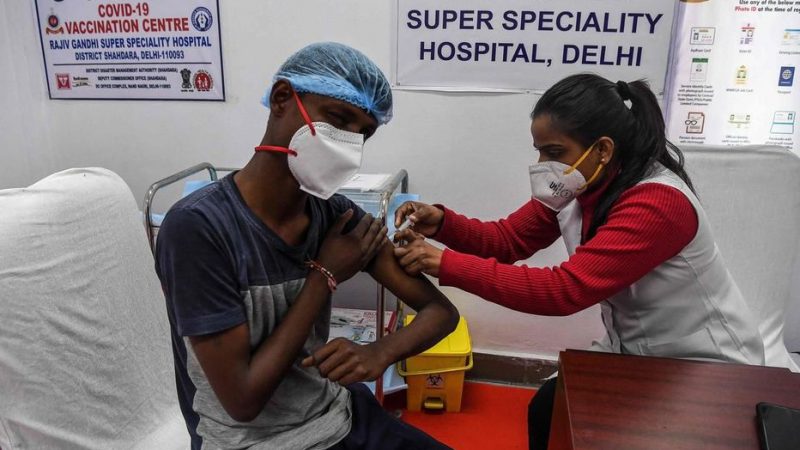 Covid-19 : au moins 60 millions de doses de vaccins administrées dans le monde