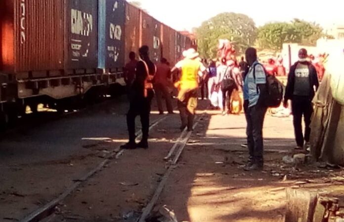 URGENT – Thiès : Le train GCO a dérapé à la cité du rail (photos)