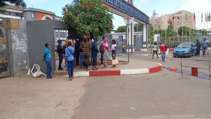 Levée de l’immunité de Sonko : Des étudiants de l’UCAD arrêtés avec des armes et de l’essence (Photos)