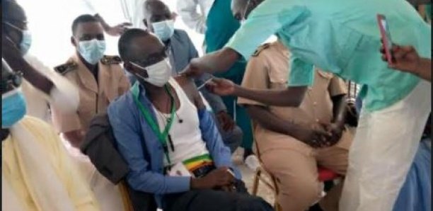 Vaccination à Darou Mousty: Le maire prêche par l’exemple