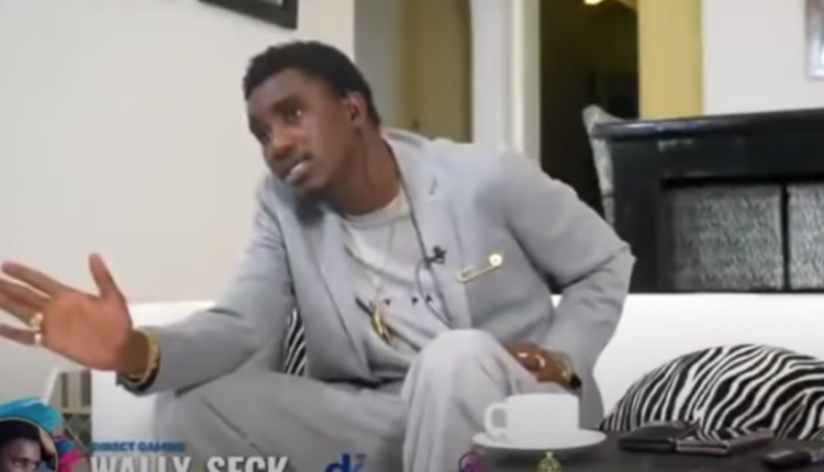 Vidéo: Wally Seck déchire un contrat de 10.000 Euros